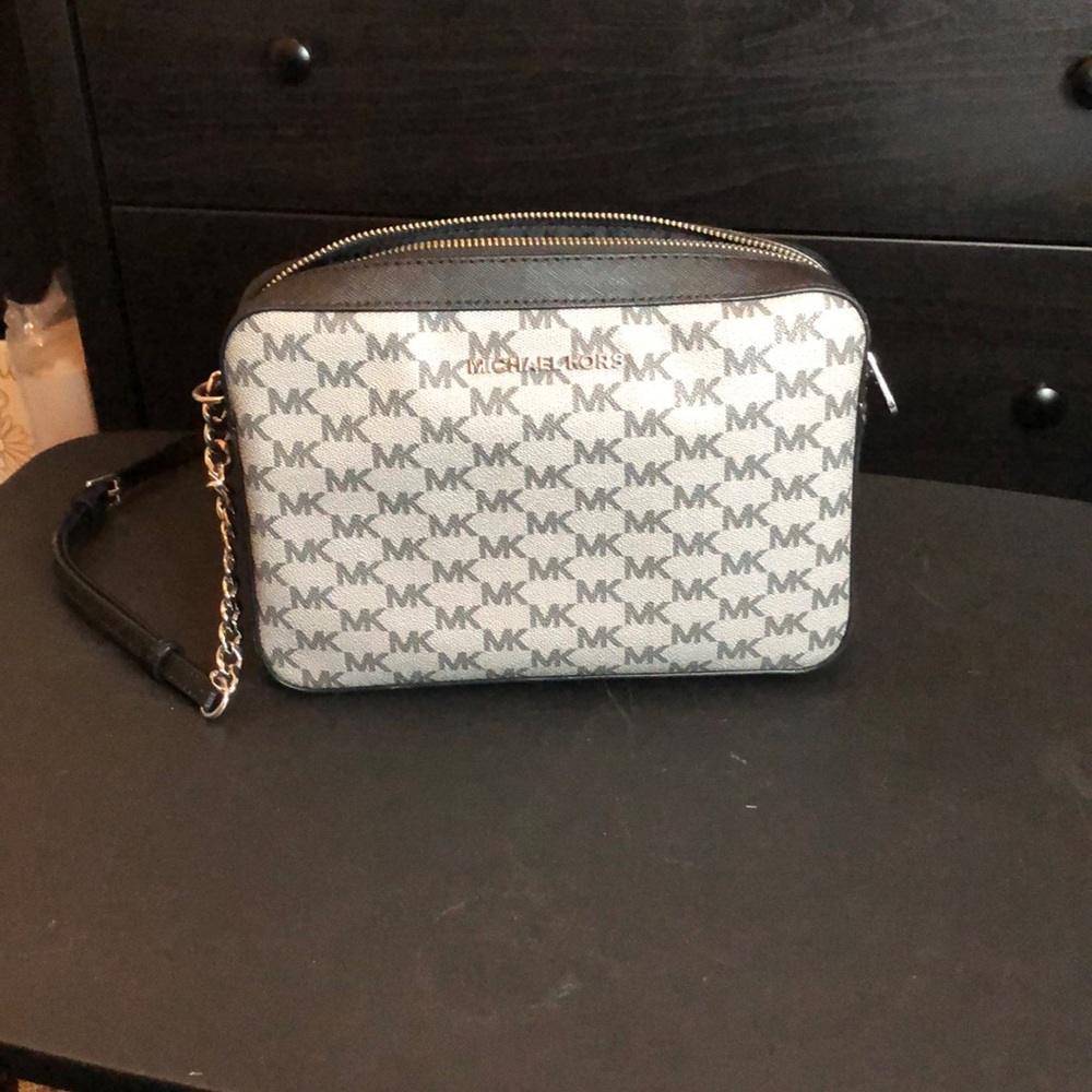 Michael kors crossbody purse